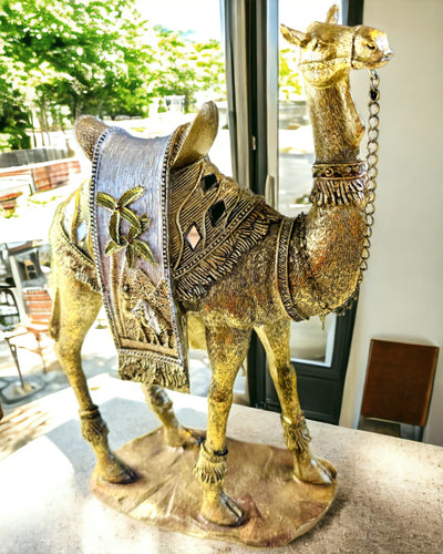 Statuetka Pustinjski Putnik Dekorativna Deva od Smole s Mogućnošću Graviranja