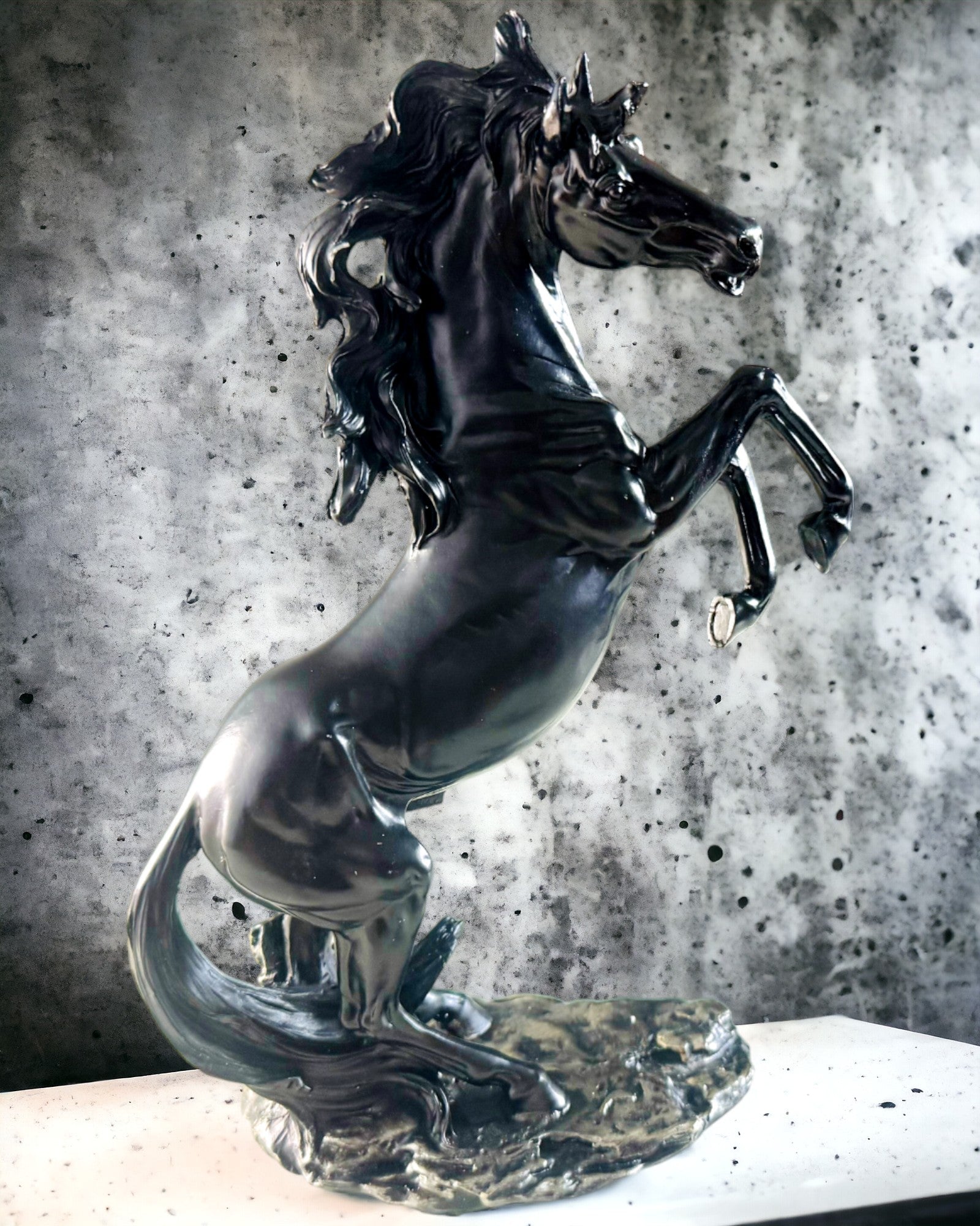 Czarna Perła - Escultura de Cavalo Elegância em Movimento - Possibilidade de Gravação