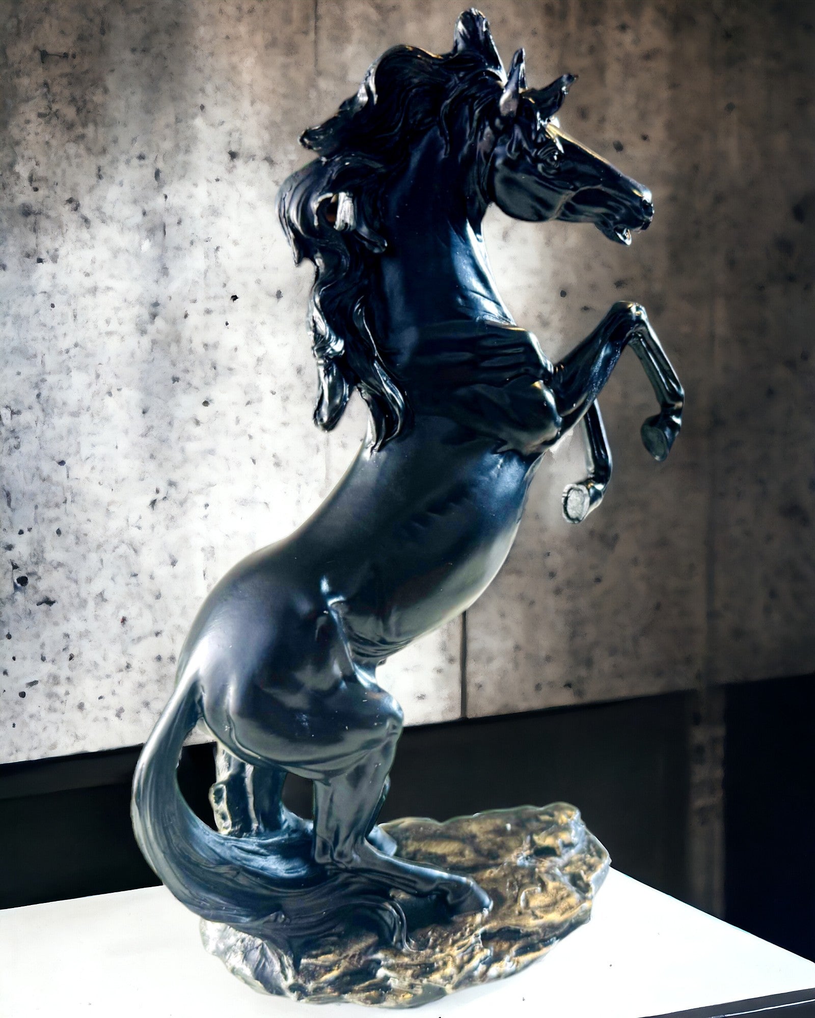Czarna Perła - Escultura de Cavalo Elegância em Movimento - Possibilidade de Gravação