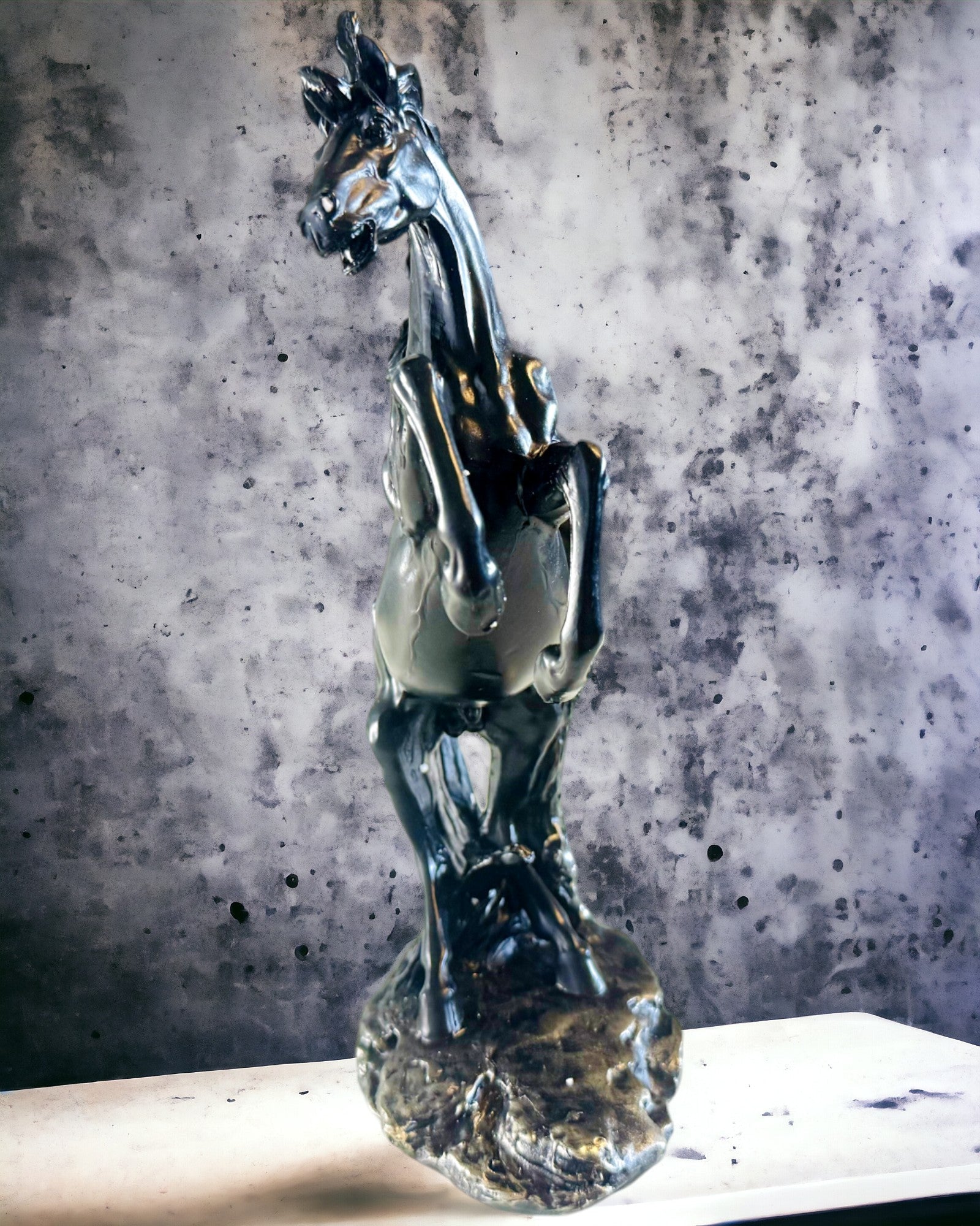 Czarna Perła - Escultura de Cavalo Elegância em Movimento - Possibilidade de Gravação