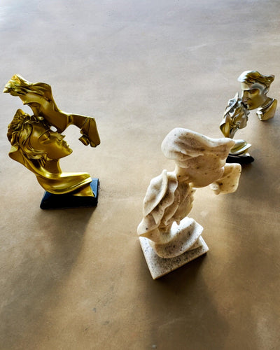 Figurină "Eleganță în Piatră" culoare albă - 13,5 cm înălțime, Decorativă cu Opțiune de Gravare