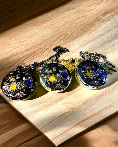 Kišeninis laikrodis „Astrum Temporis“ - Sidabrinis rėmelis. Galimybė personalizuoti graviravimu