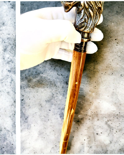 Laska Spacerowa Wolf - Indijas Mango Koksne ar Gravēšanas Iespēju, brūni zelta rotājumi