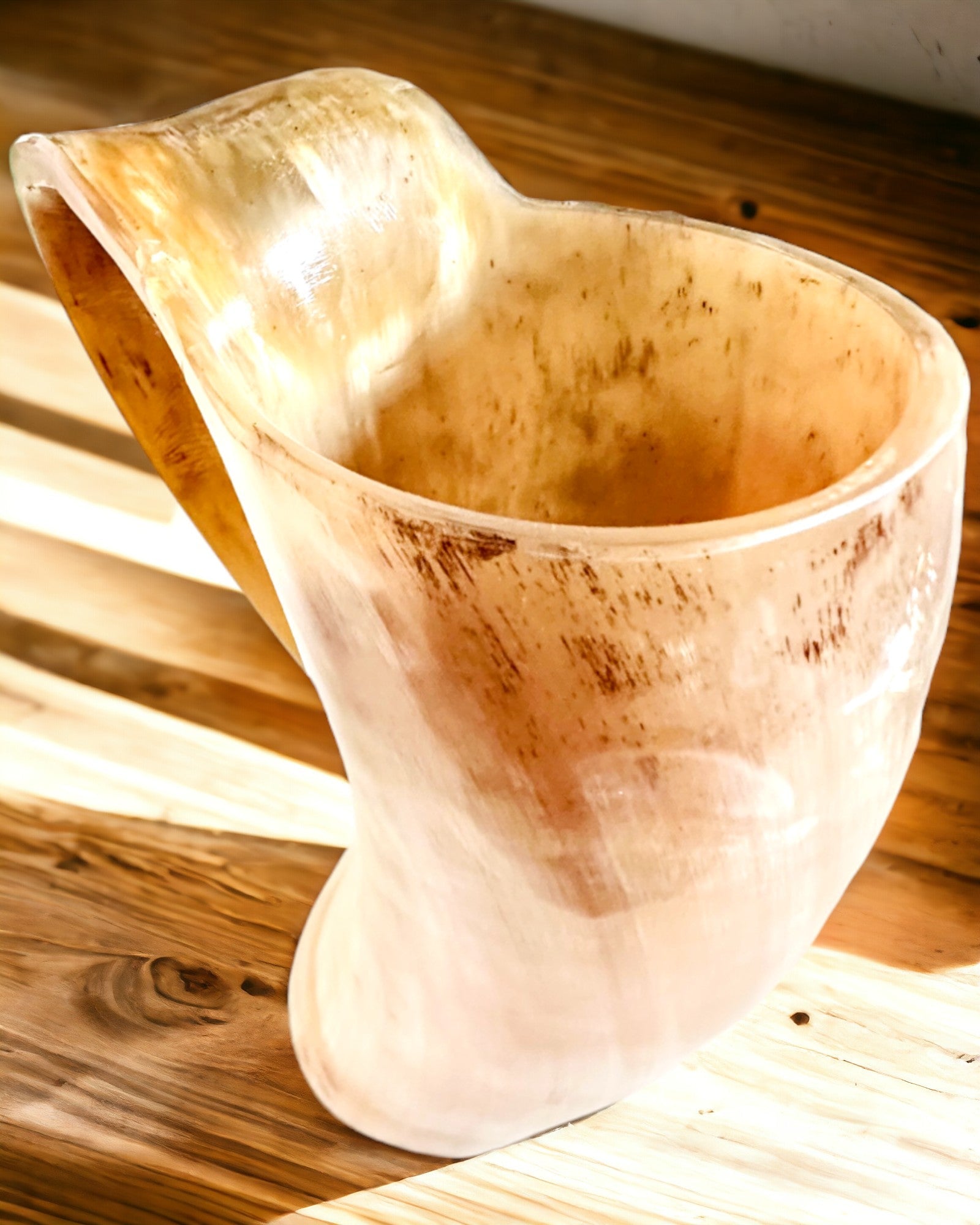 Caneca Esculpida 'Majstersztyk' com possibilidade de personalização por gravação - 5 variantes de cores