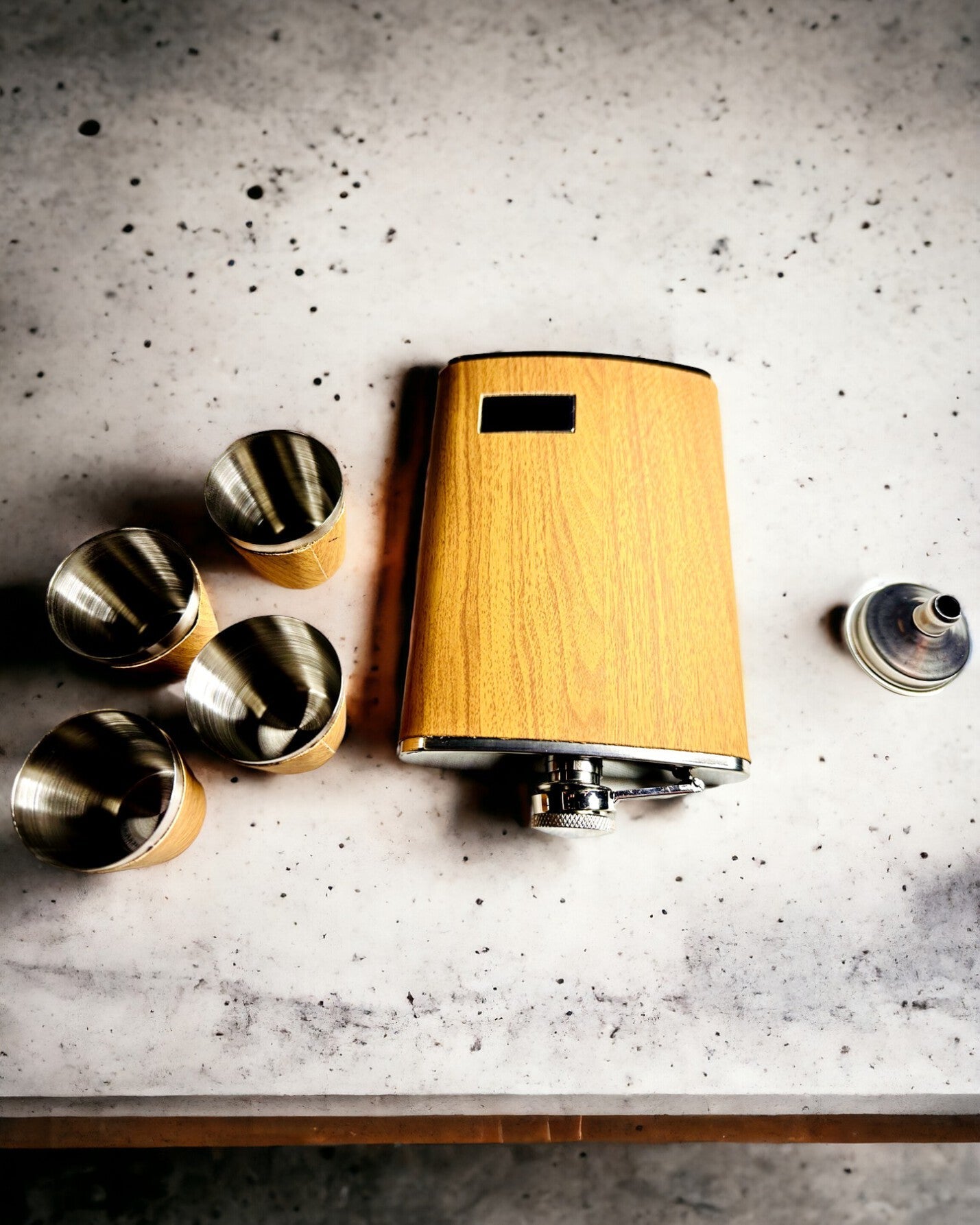 Wooden Set "Elegance Flask" with Custom Engraving Option
