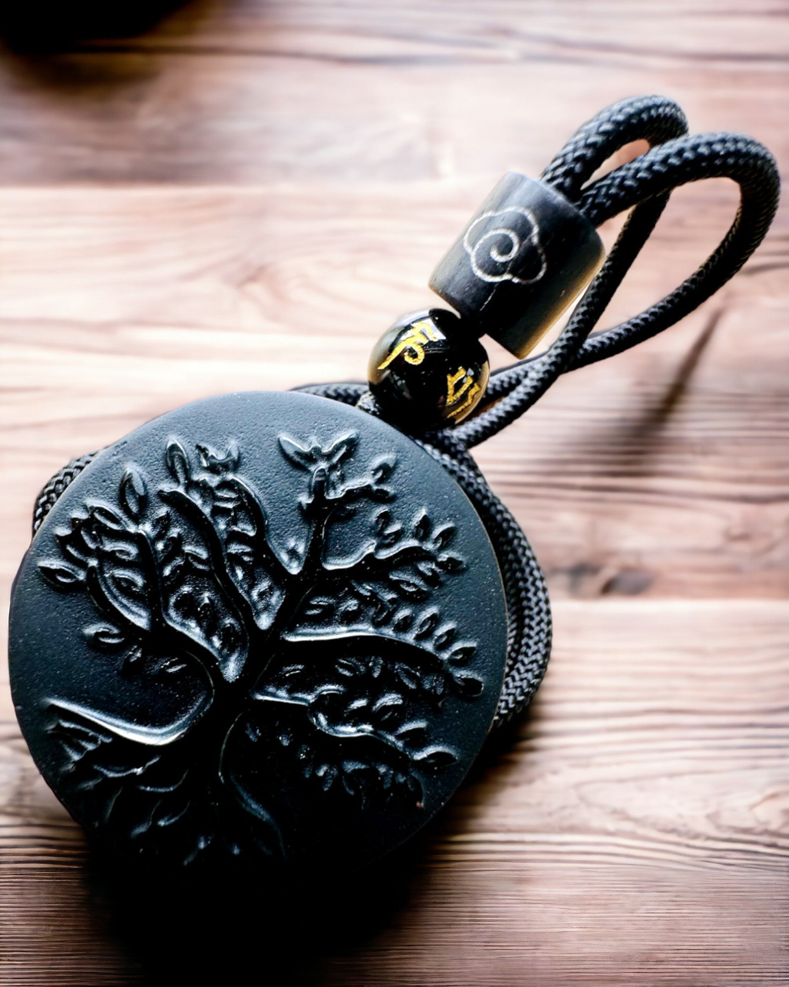 Vėrinys „Gyvybės medis“ iš obsidiano - personalizavimas graviravimu