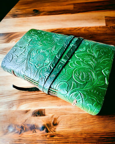 Преміум шкіряний блокнот "Елегантність Природи" - 200 сторінок, 120г, нотатник, скетчбук, 2 кольори на вибір, персоналізація гравіюванням