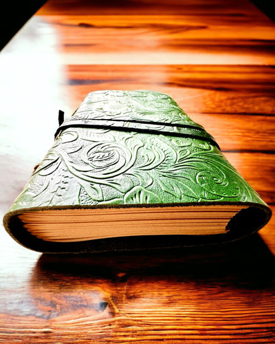 Преміум шкіряний блокнот "Елегантність Природи" - 200 сторінок, 120г, нотатник, скетчбук, 2 кольори на вибір, персоналізація гравіюванням