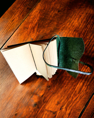 Преміум шкіряний блокнот "Елегантність Природи" - 200 сторінок, 120г, нотатник, скетчбук, 2 кольори на вибір, персоналізація гравіюванням