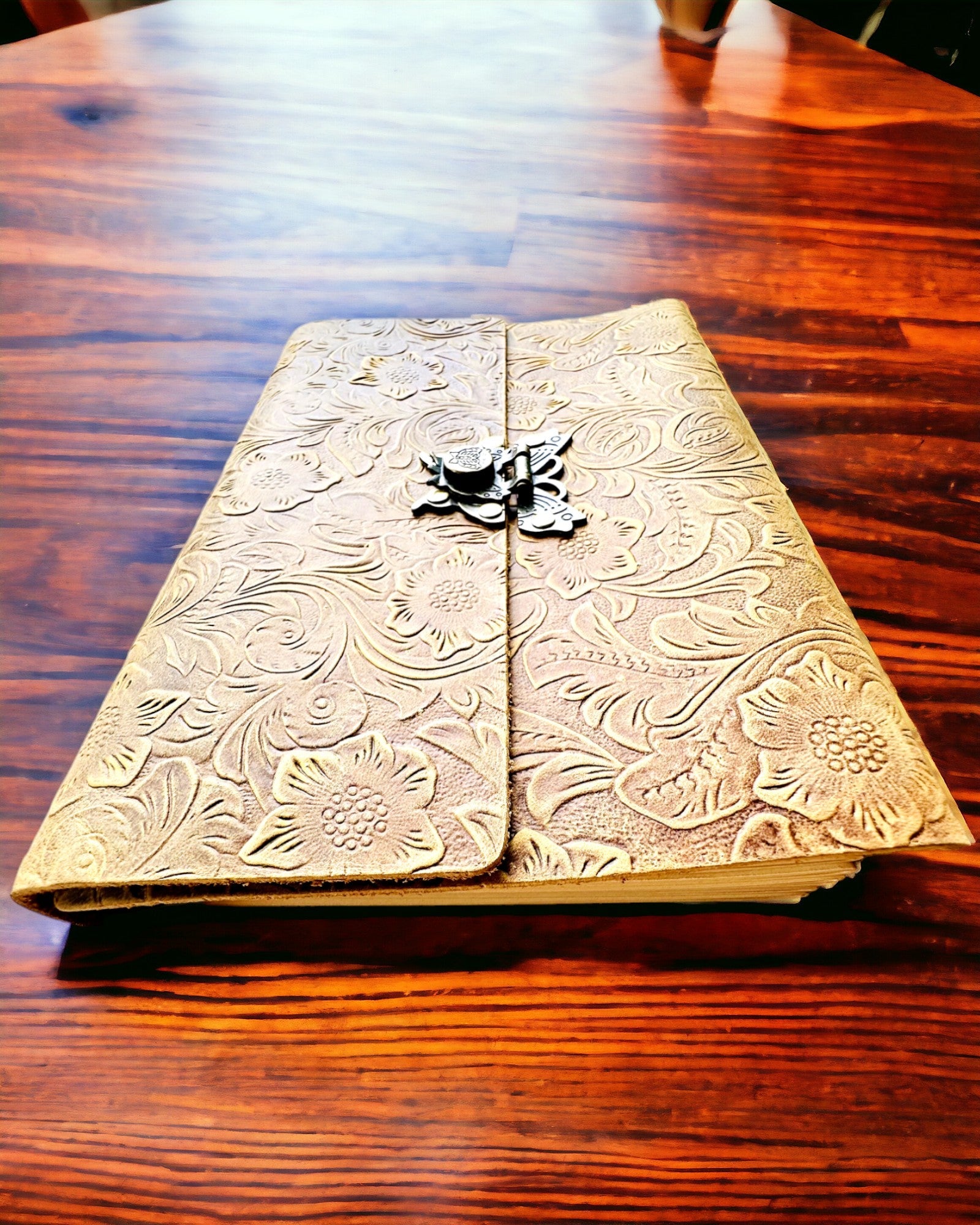 Caderno Retro de Luxo com Capa de Couro - "Vintage Elegance", 480 páginas, possibilidade de personalização com gravação