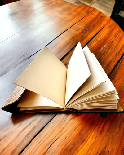 Prabangus Retro Užrašų Knygelė su Odiniu Viršeliu - "Vintage Elegance", 480 puslapių, galimybė personalizuoti graviravimu