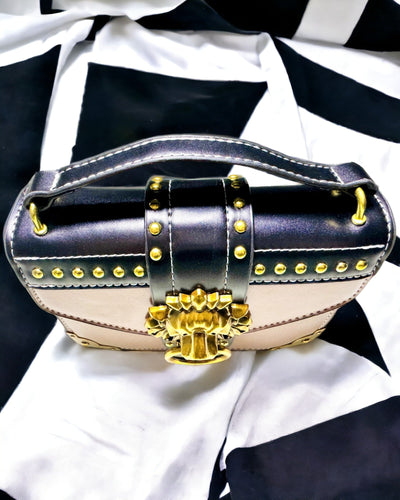 Square Light Purple Shoulder Bag with Lion Motif – Elegant Handbag Made of Textured PU Leather. Personalization with Engraving