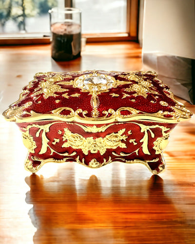 „Szkatułka“, papuošalų organizatorius vintage stiliumi – metalinė lobio dėžutė su dekoratyviniais elementais