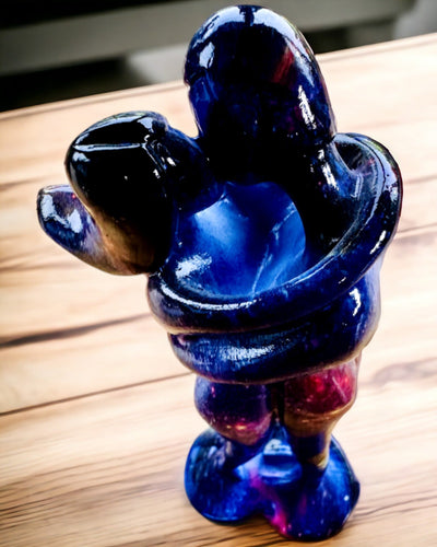 Kosmiskais Apskāviens - Sveķu Figūriņa ar Gravēšanas Iespēju