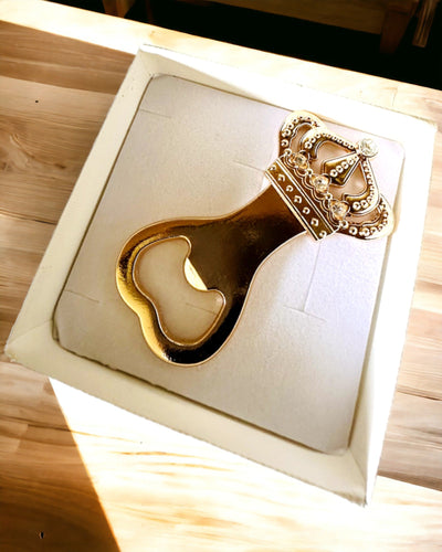 Deschizător de sticle Coroana Regelui - culoare aurie, posibilitate de personalizare cu gravură