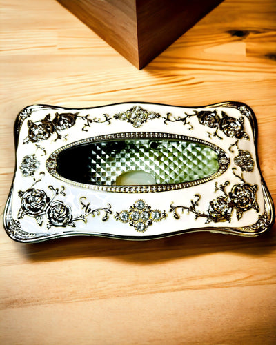 Dėžutė servetėlėms su įspaustu rožių raštu - elegantiškas interjero priedas, balta