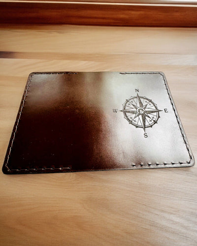 Traveler's Case - Leather Passport Holder, personalized with engraving - 2 color variants