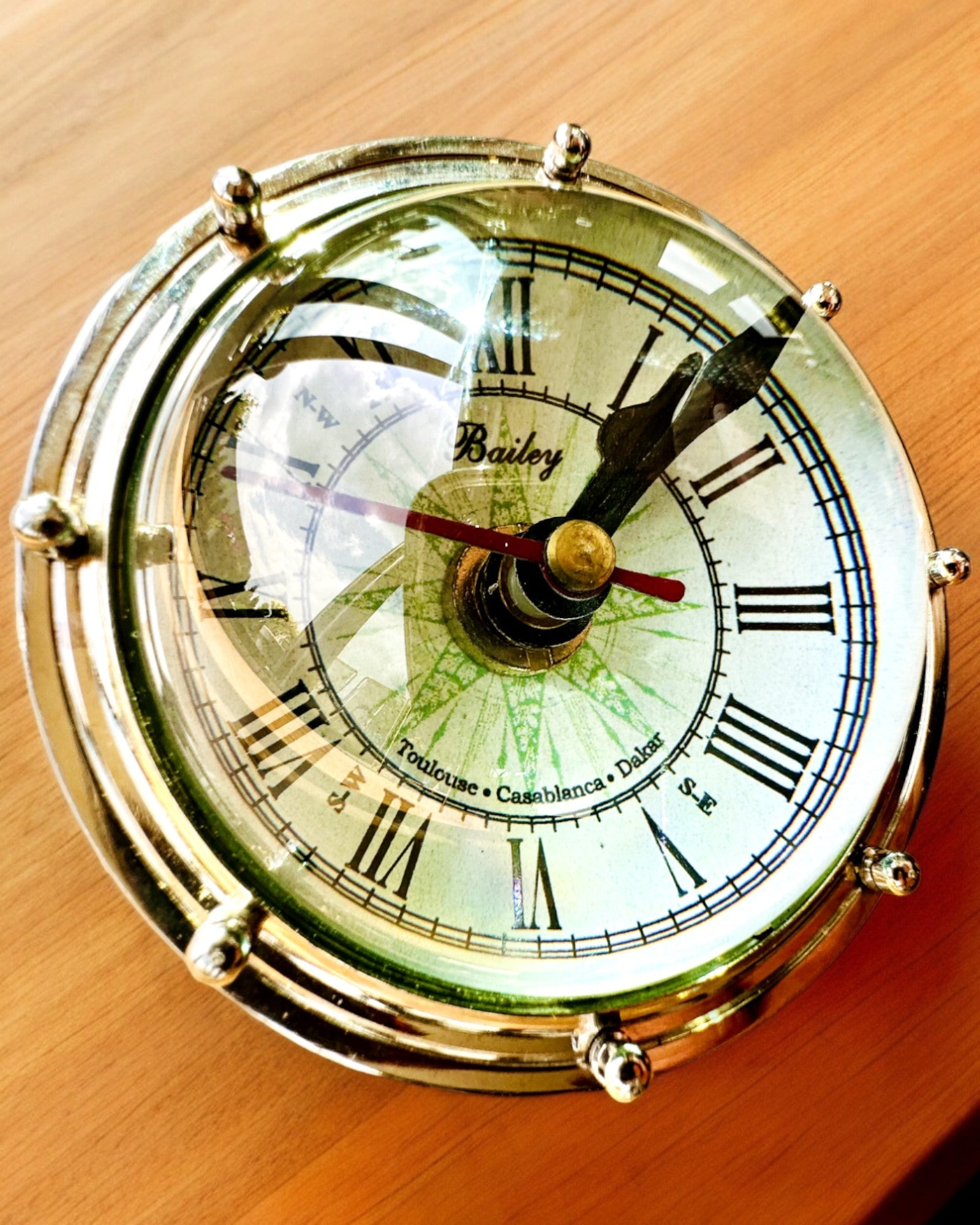 Bailey Compass Clock - Ceas Elegant cu Motiv de Busolă cu Posibilitate de Gravare