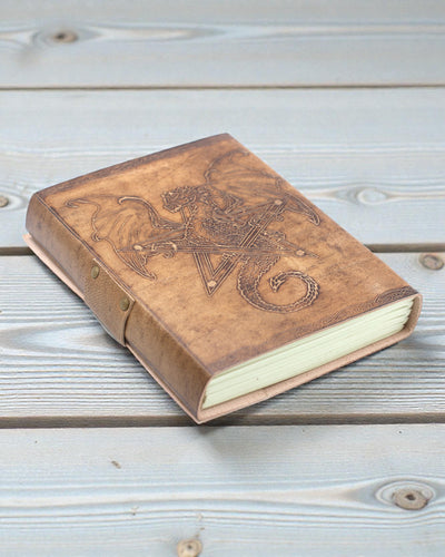 Шкіряний нотатник Дракон-охоронець легенд – ручне тиснення 20 × 15 см