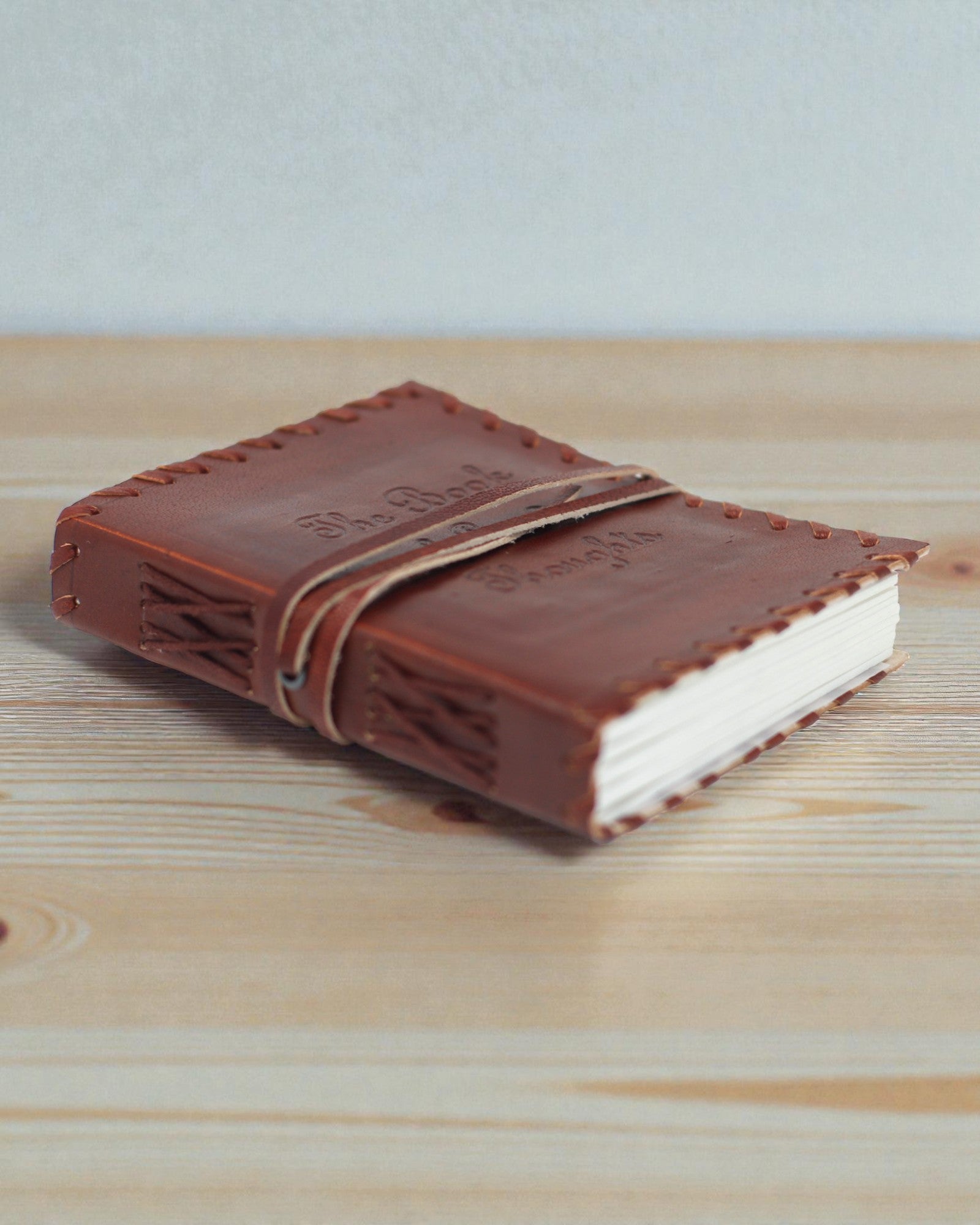 Liber Mentis – kožený zápisník kniha myšlenek s omotávaným řemínkem