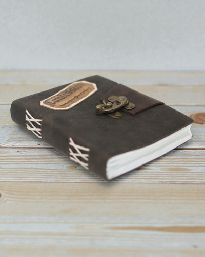 Ādas piezīmju grāmata “Melnās atzīšanās” ar slēdzeni (18x13 cm)