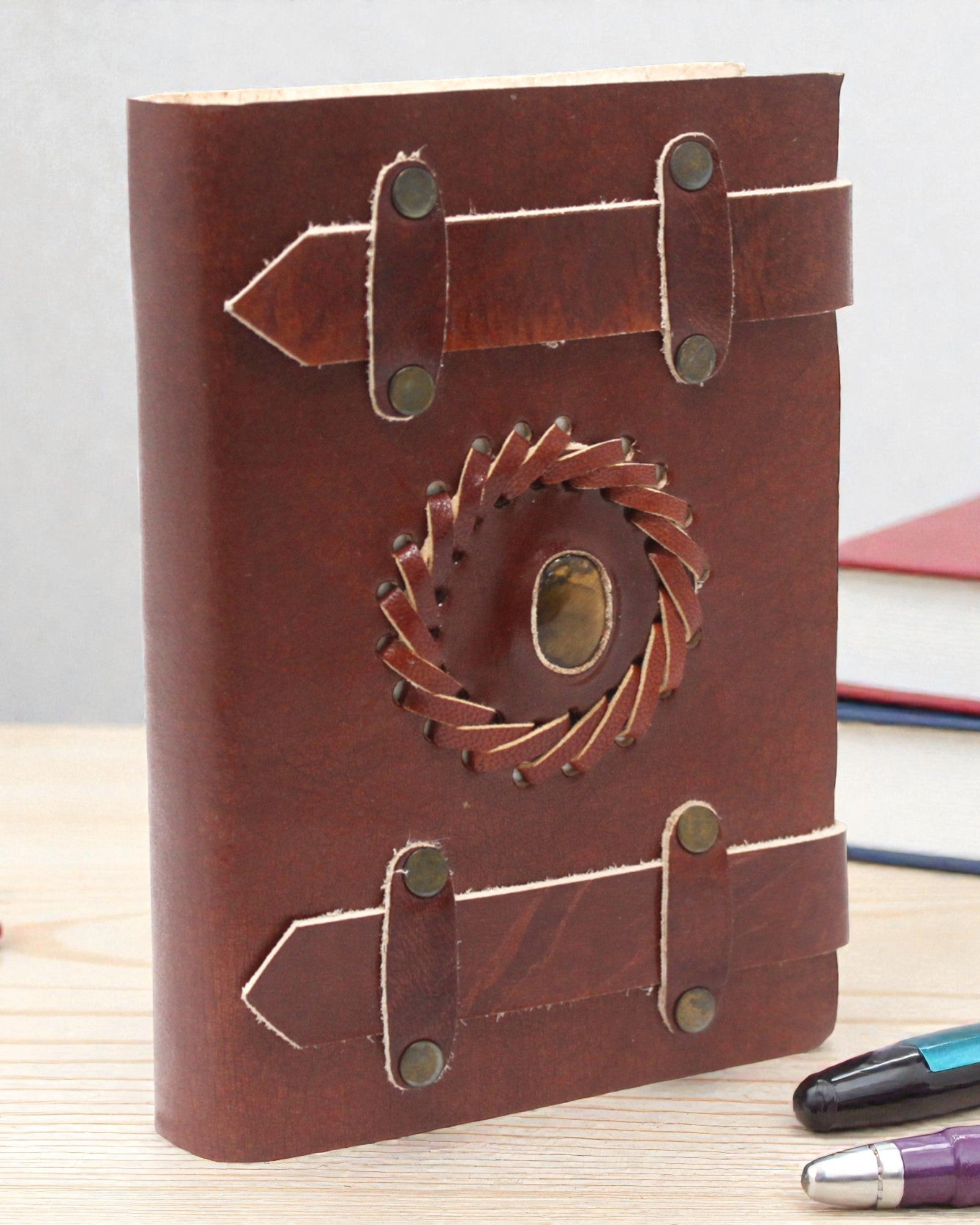 Kožna bilježnica Tigereye s remenima 15x10 cm