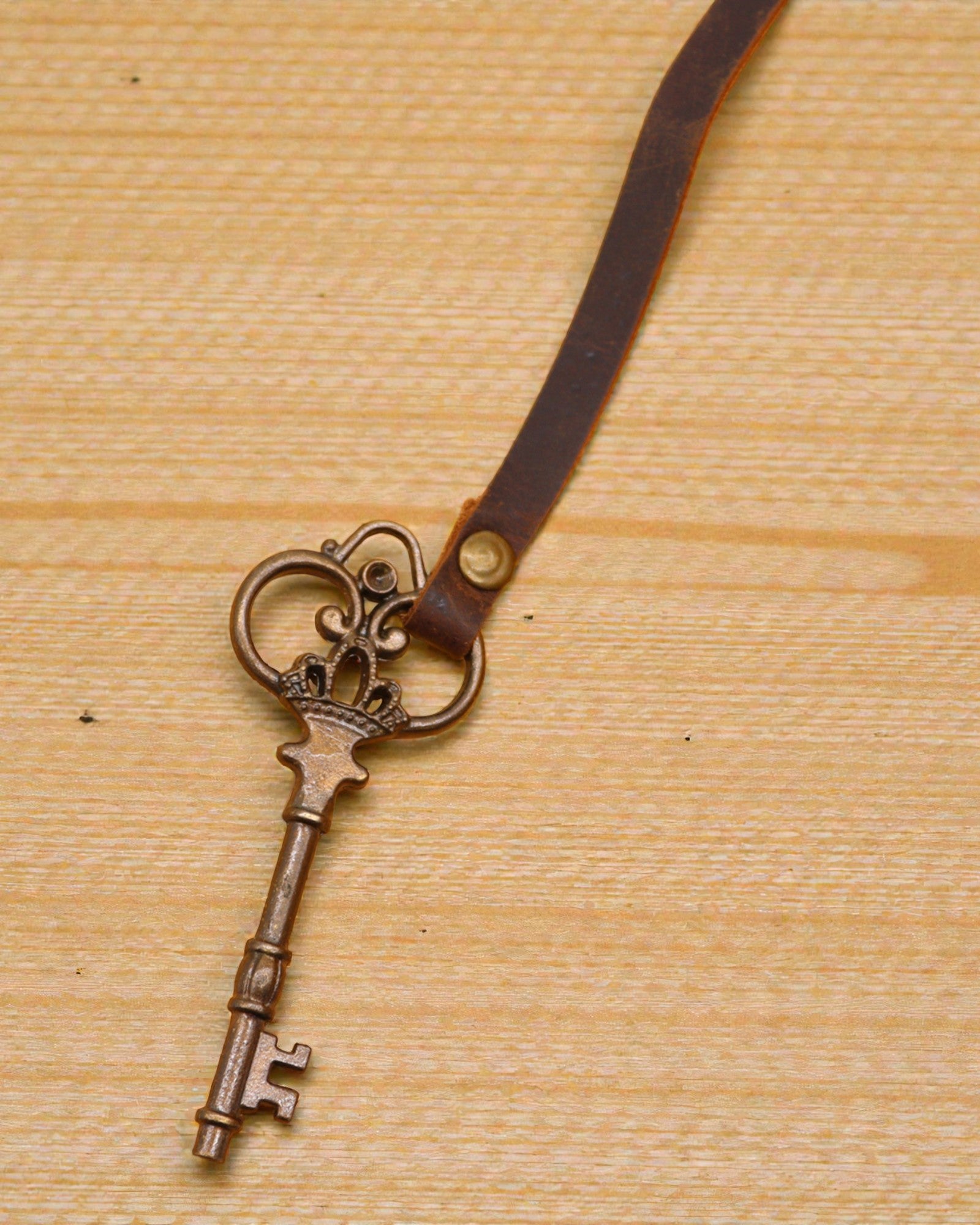 Нотатник з олійованої шкіри з ключем секретів – Vintage Journal 13 × 18 см