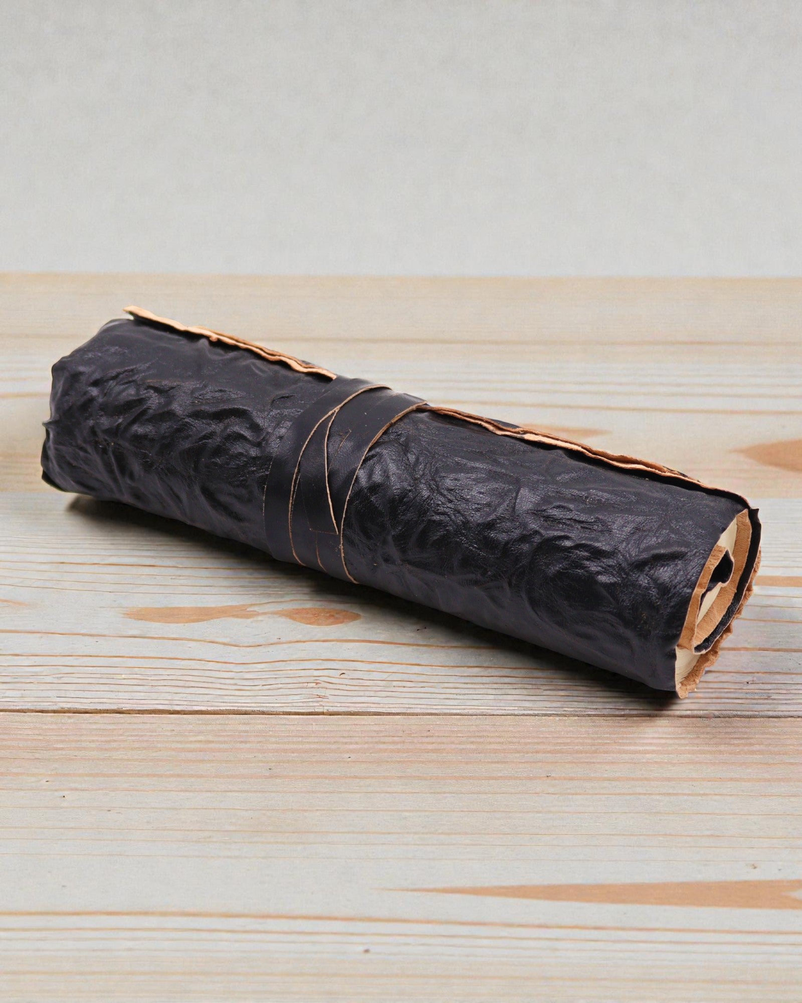 Roll-up Leather Traveler’s Notebook Nomad Black – 21 × 15 cm