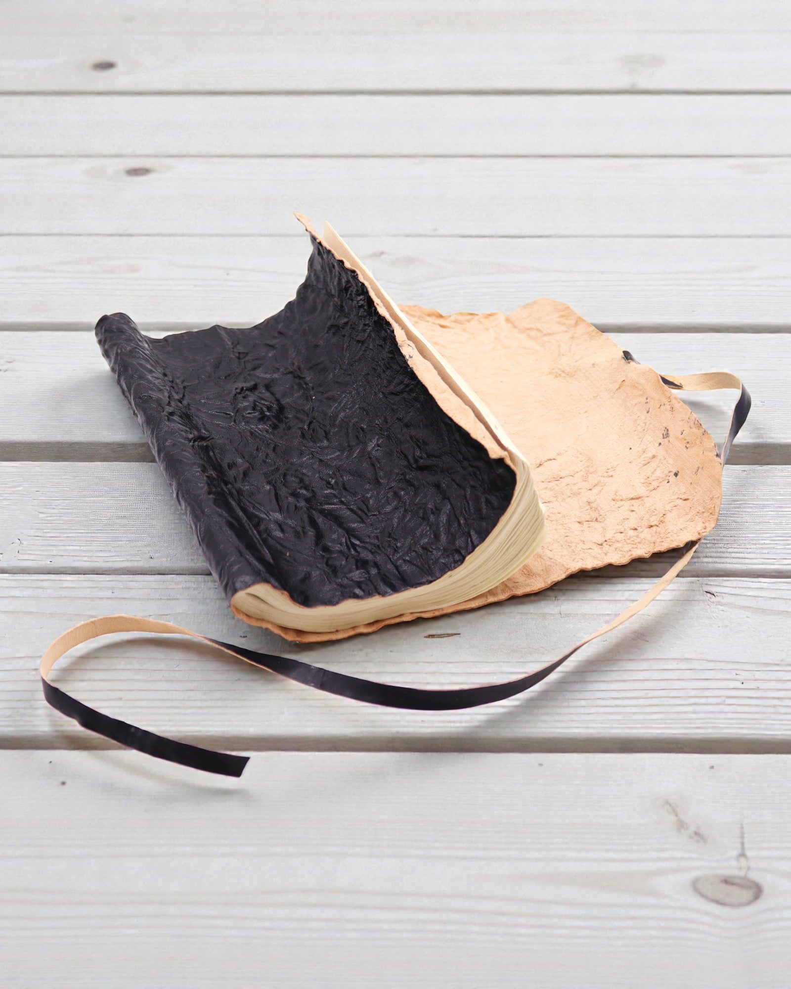 Roll-up Leather Traveler’s Notebook Nomad Black – 21 × 15 cm