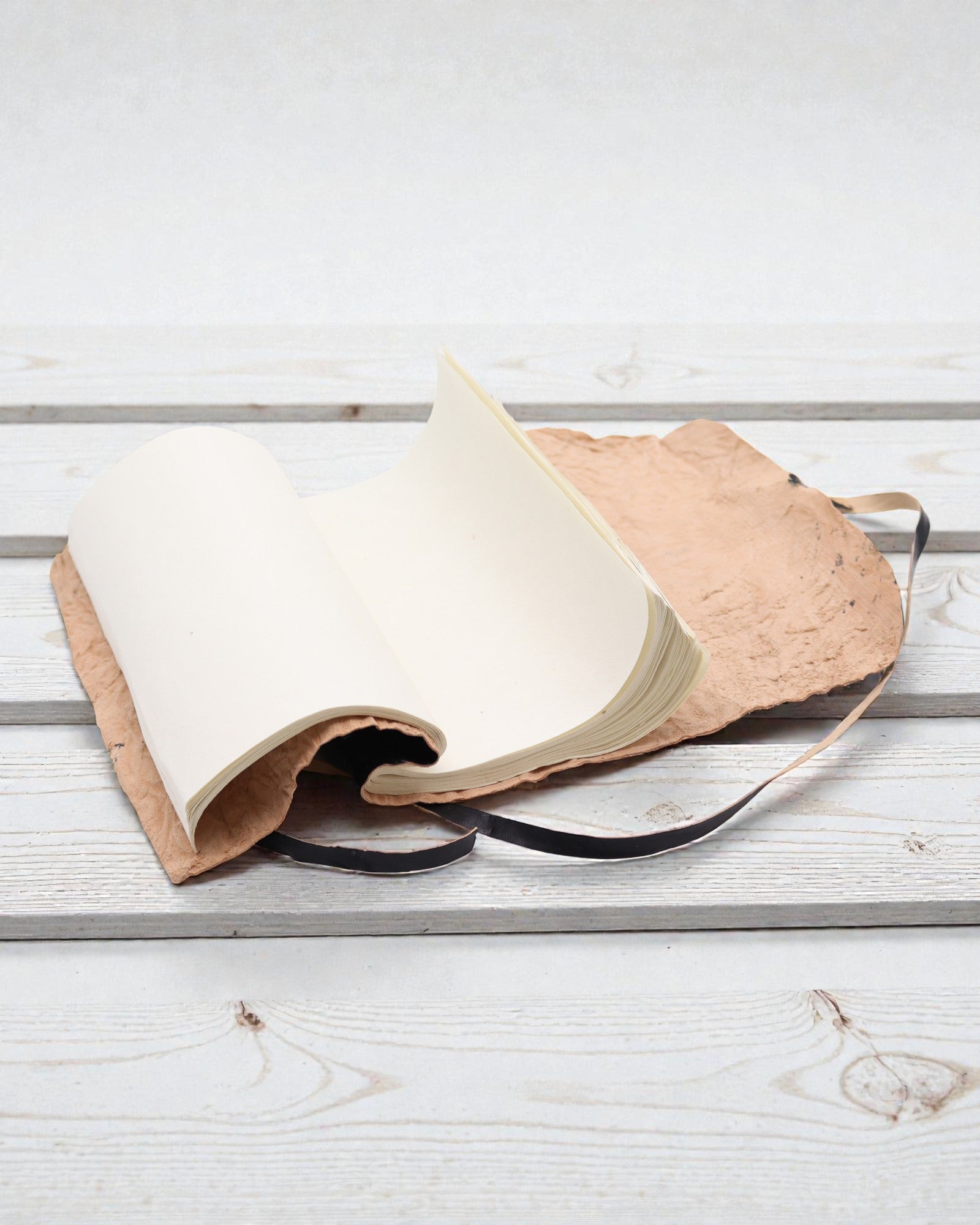 Roll-up Leather Traveler’s Notebook Nomad Black – 21 × 15 cm