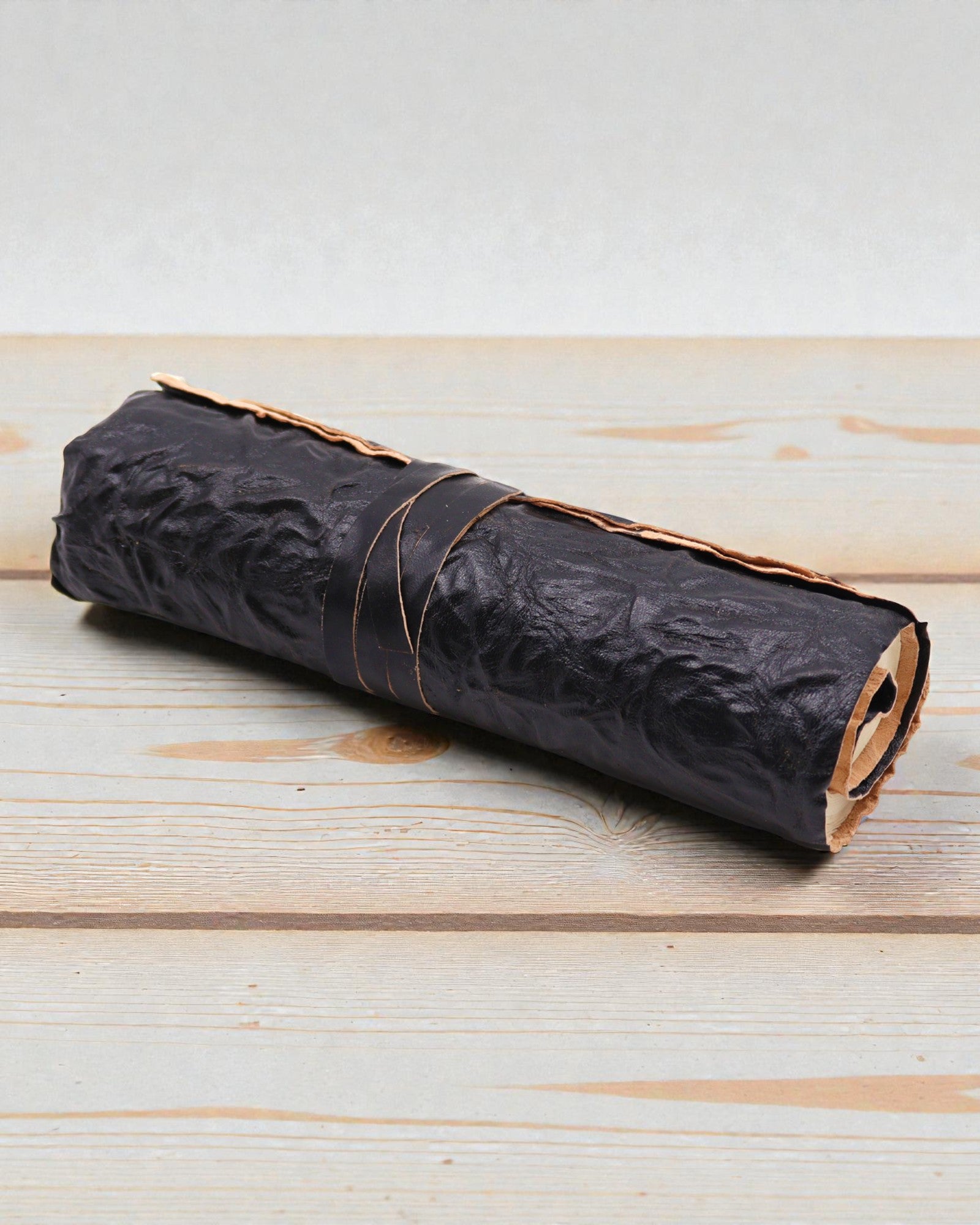 Roll-up Leather Traveler’s Notebook Nomad Black – 21 × 15 cm