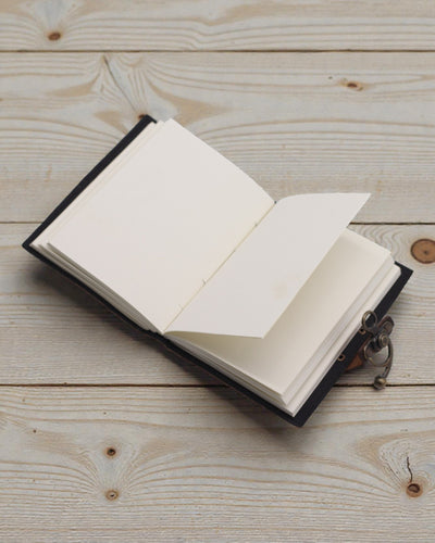 Odinė spausdinta užrašinė – „Niekada neatsisakyk savo svajonių“ – 17.8×12.7 cm