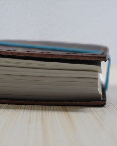 Caderno impresso em couro – Os meus chacras estão alinhados a sério - 17.8×12.7 cm