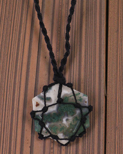 Hexagon of Nature – Macramé Necklace with Moss Agate