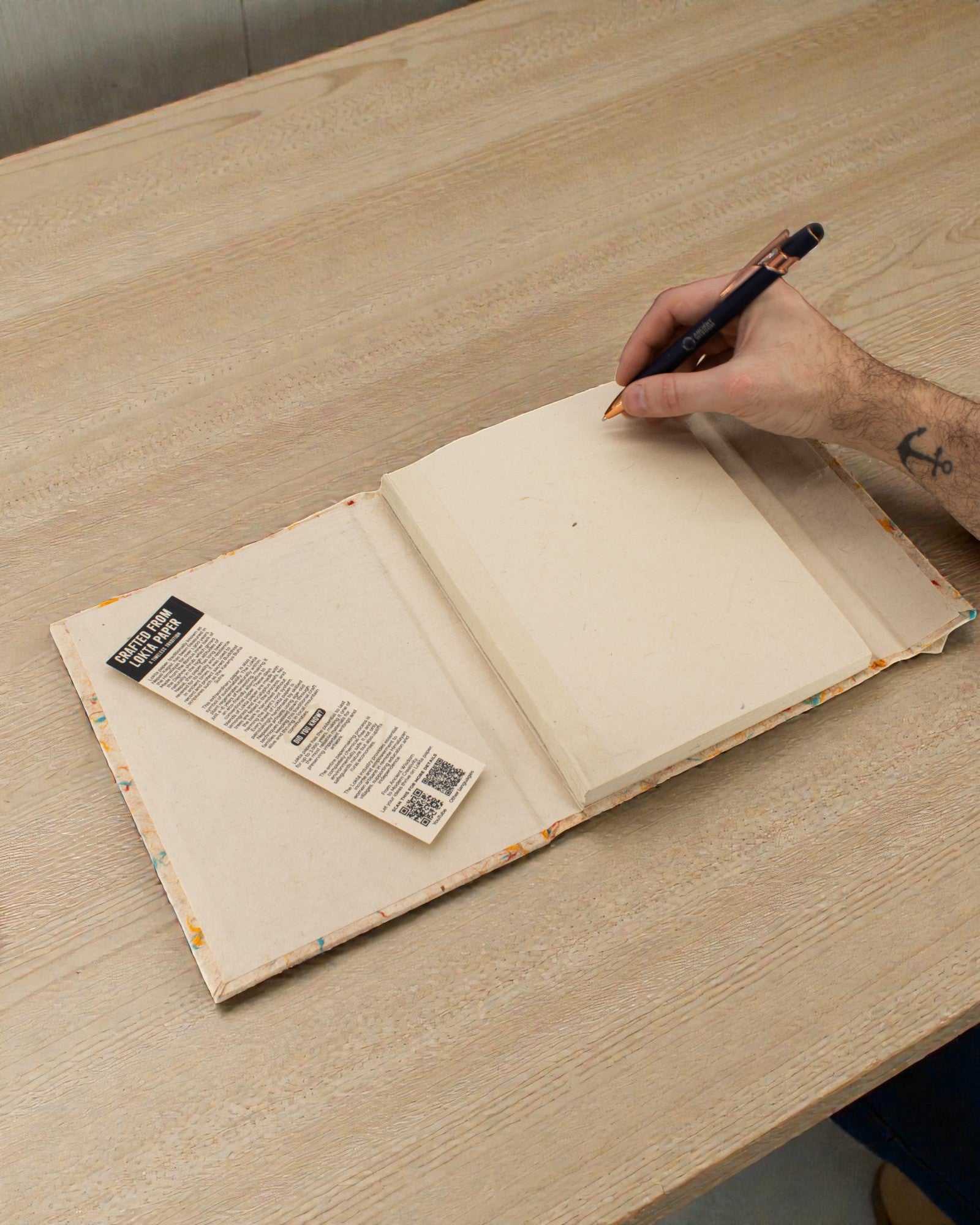 Didelė Lokta įvairiaspalvė medvilninė užrašinė (21x15cm) – 45 lapų – su skirtuku