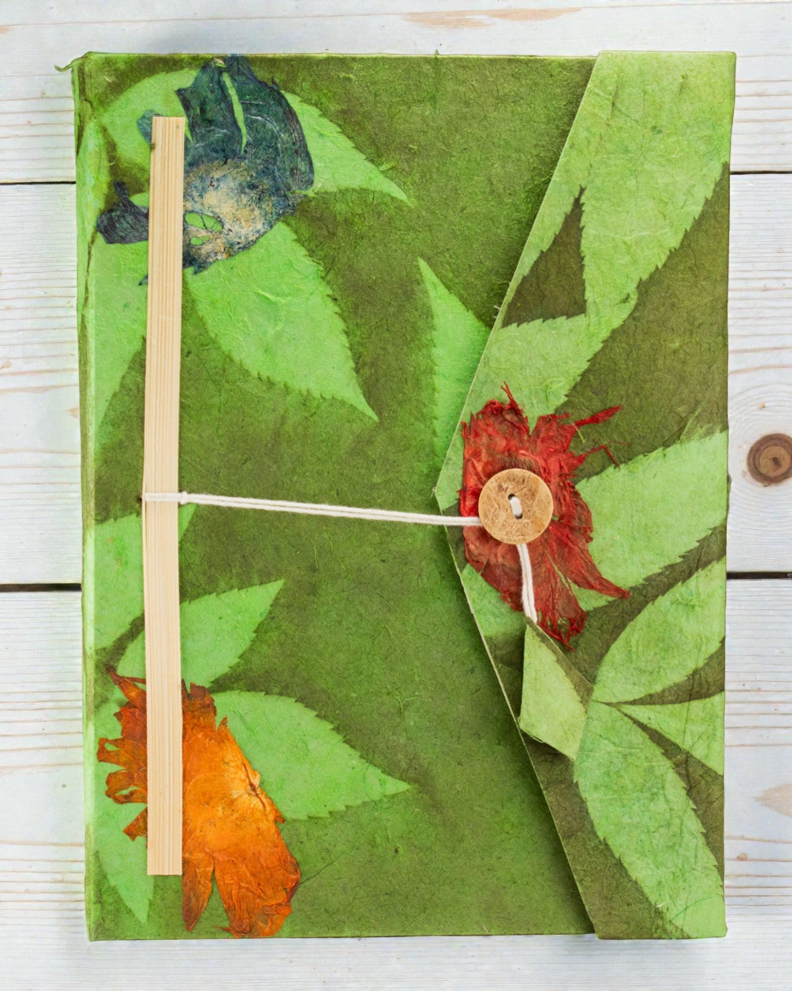 Notatnik floral arrojado Lokta – Grande (21x15cm) – 45 folhas – Inclui marcador de páginas – Verde musgo