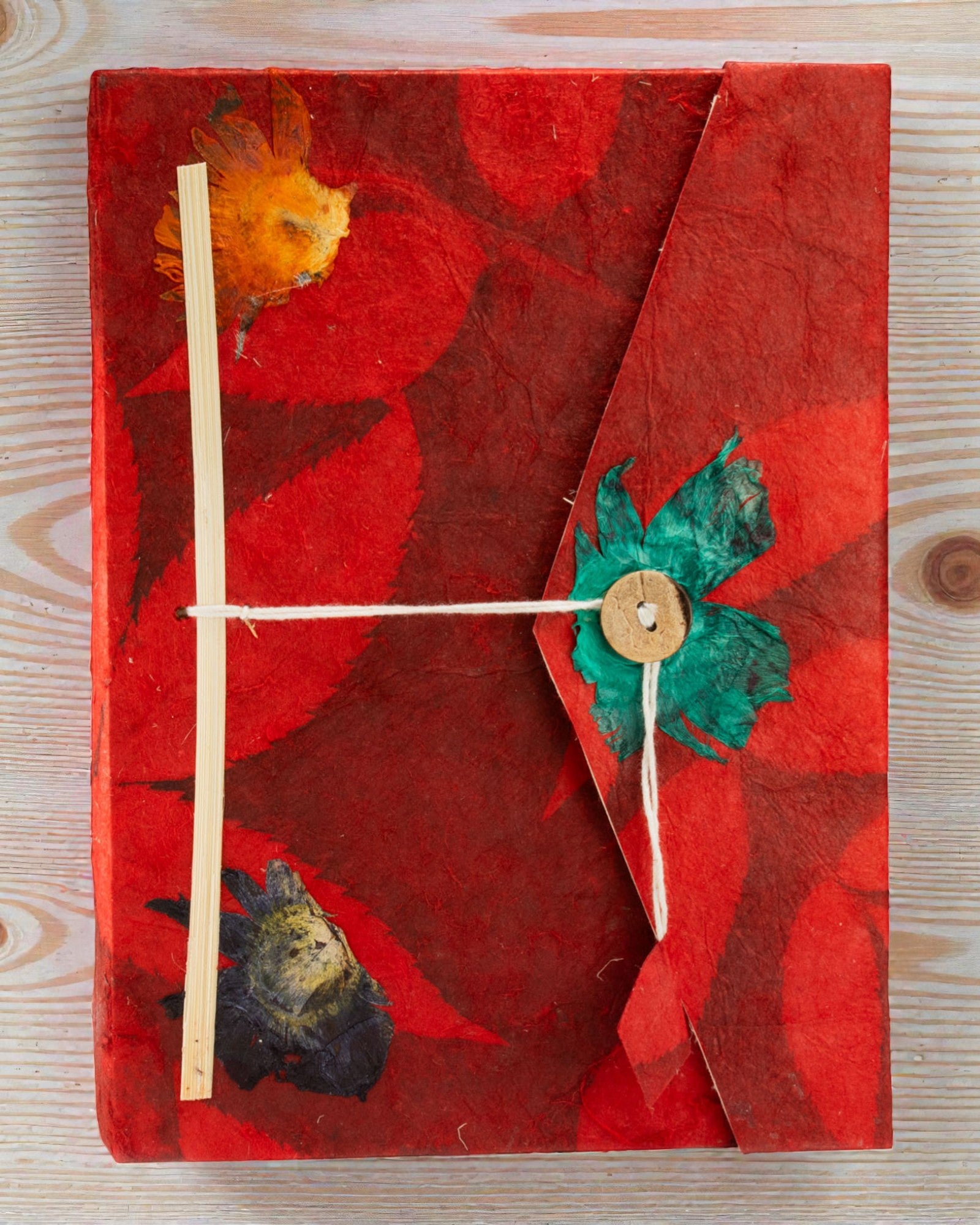 Caderno de Notas Artístico Lokta Ruby Bloom – Flores Arrojadas (45 folhas, 21 x 15 cm)