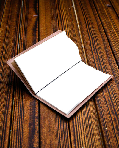 Dobrodružství začíná – červený kožený ručně vyrobený zápisník 22 × 12 × 1,5 cm, 80 stran