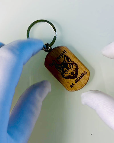 Elegant Wooden Keychain with Custom Engraving – Perfect as a Gift