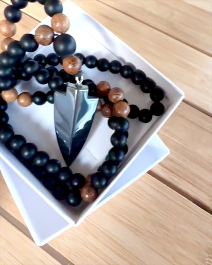 Šíp Síly – Náhrdelník s Černým Obsidiánem a Dřevěnými Korálky, s Možností Personalizace Gravírováním jako Dárek