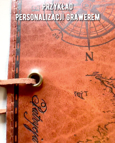 Retro tamsiai rudos odos pieštukinė su lobio žemėlapio motyvu - elegantiška rašymo priemonių laikymo rankinė