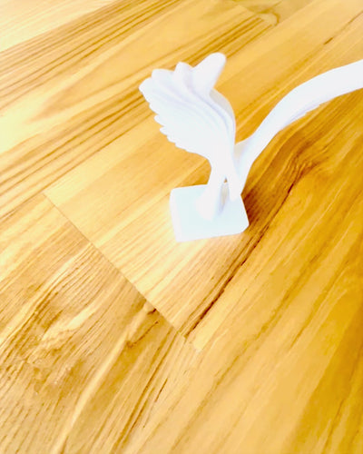 Elegantna figura anđeoskih krila visine 15 cm – "Krila čuvari", mogućnost personalizacije gravurom za poklon, personalizacija, 2 varijante boja