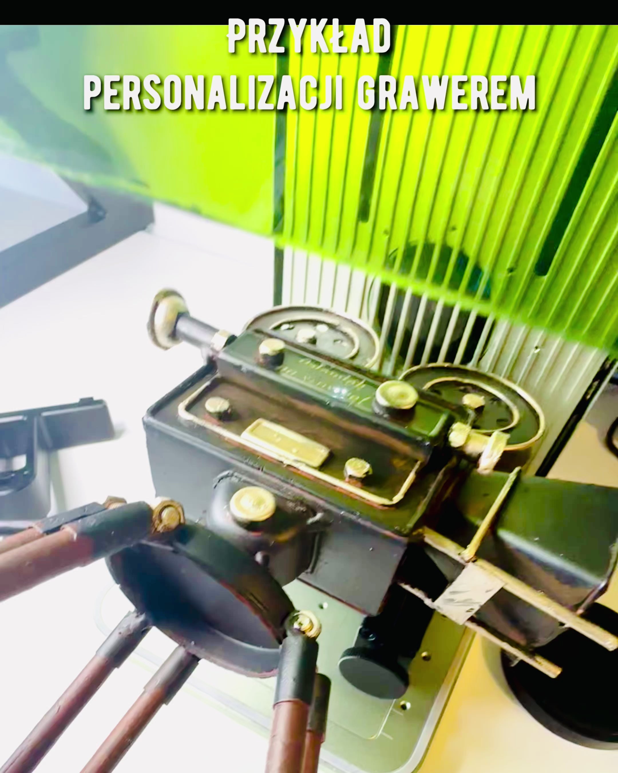 Retro Cameră "Filmowa Nostalgia", posibilitate de personalizare cu gravură