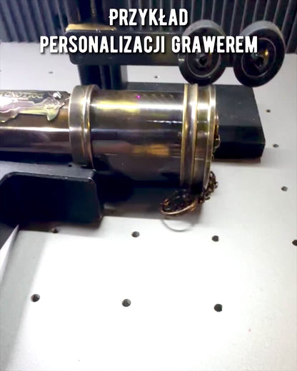 Premium dalekozor "Voyager" s graviranim teleskopom i futrolom od prave kože, mogućnost personalizacije gravurom za poklon