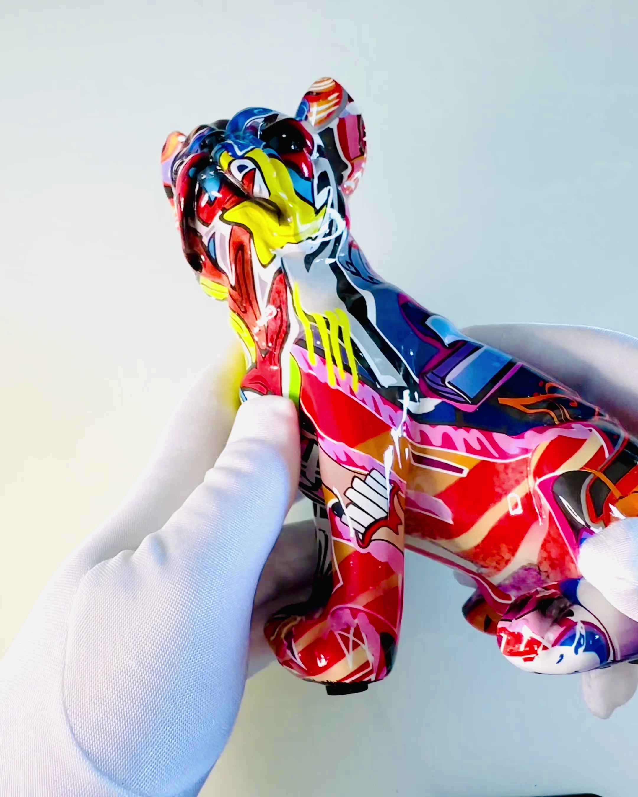 Estatueta de Bulldog Francês Feita à Mão em Estilo Street Art com Opção de Gravação