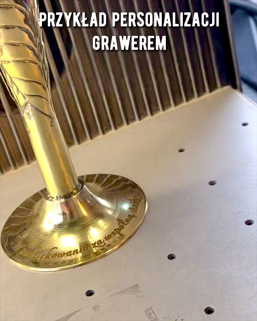 Cálice "O Espírito do Artesanato" de chifre de búfalo e latão – feito à mão na Índia, 22 cm, possibilidade de personalização com gravação para presente