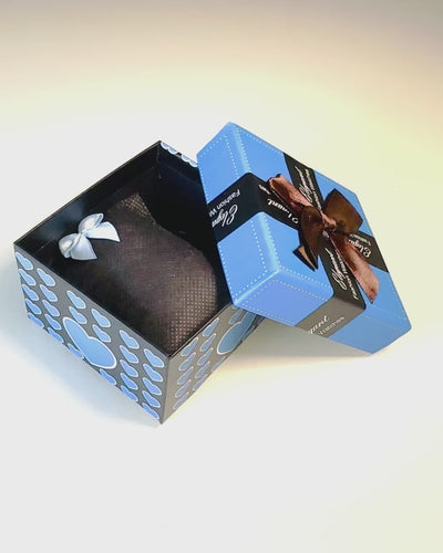 Чоловічий кварцовий годинник з прозорим циферблатом - класична елегантність у сучасному виконанні, чорний ремінець. Персоналізація гравіюванням.