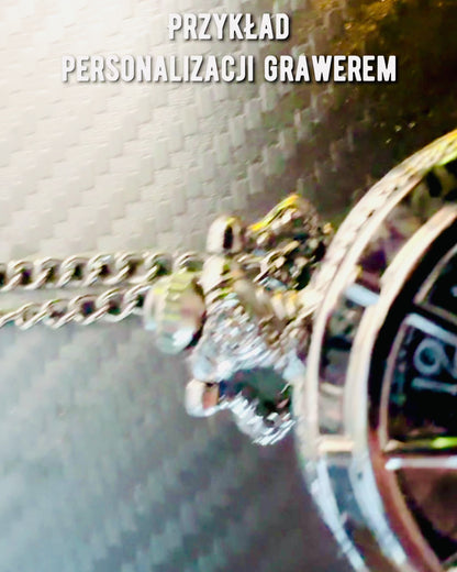 Ceas de buzunar cu busolă – Pandantiv elegant în stil vintage cu schelet scobit și cadran negru, personalizare cu gravură