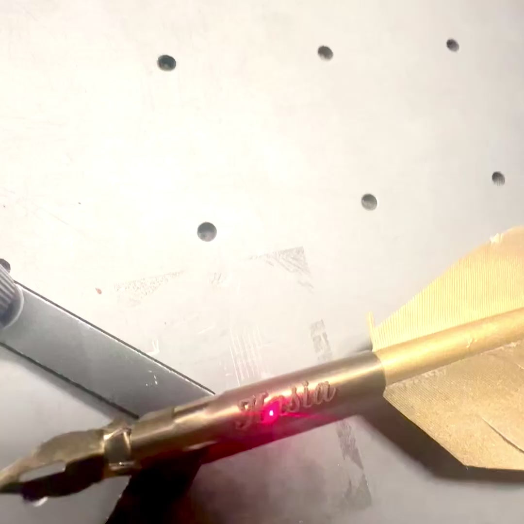 Pluma de ganso dorada para caligrafía con opción de grabado personalizado