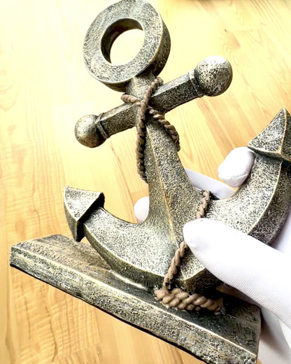 Rustikinė inkarų skulptūra iš dervos - "Jūros legenda", inkaras su asmeniniu graviravimu